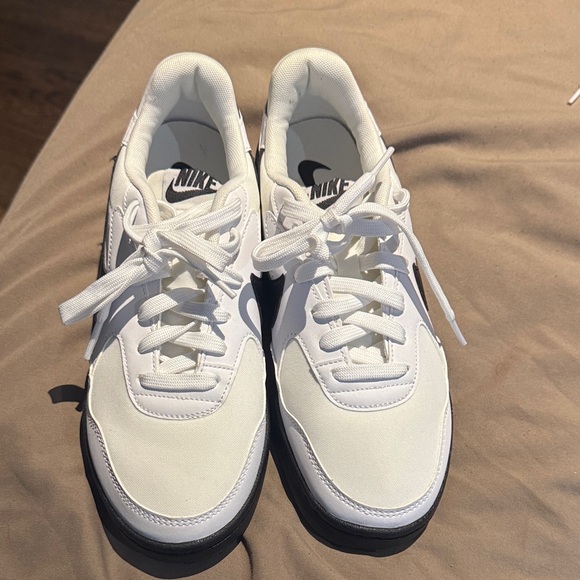 Nike Classic White and Black Athletic Shoes - Picture 2 of 4